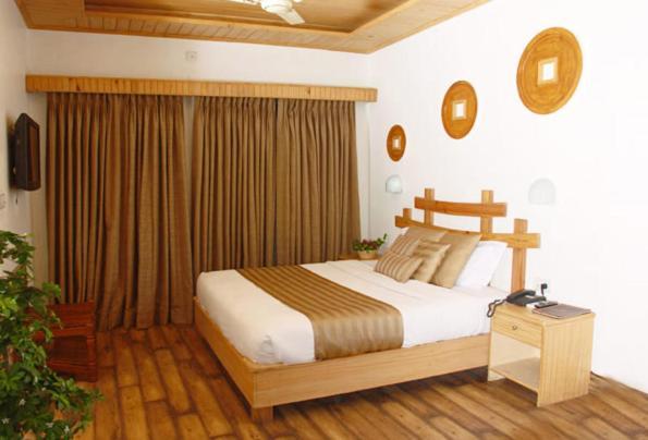 Corbett Leela Vilas Hotel Corbett National Park Room photo